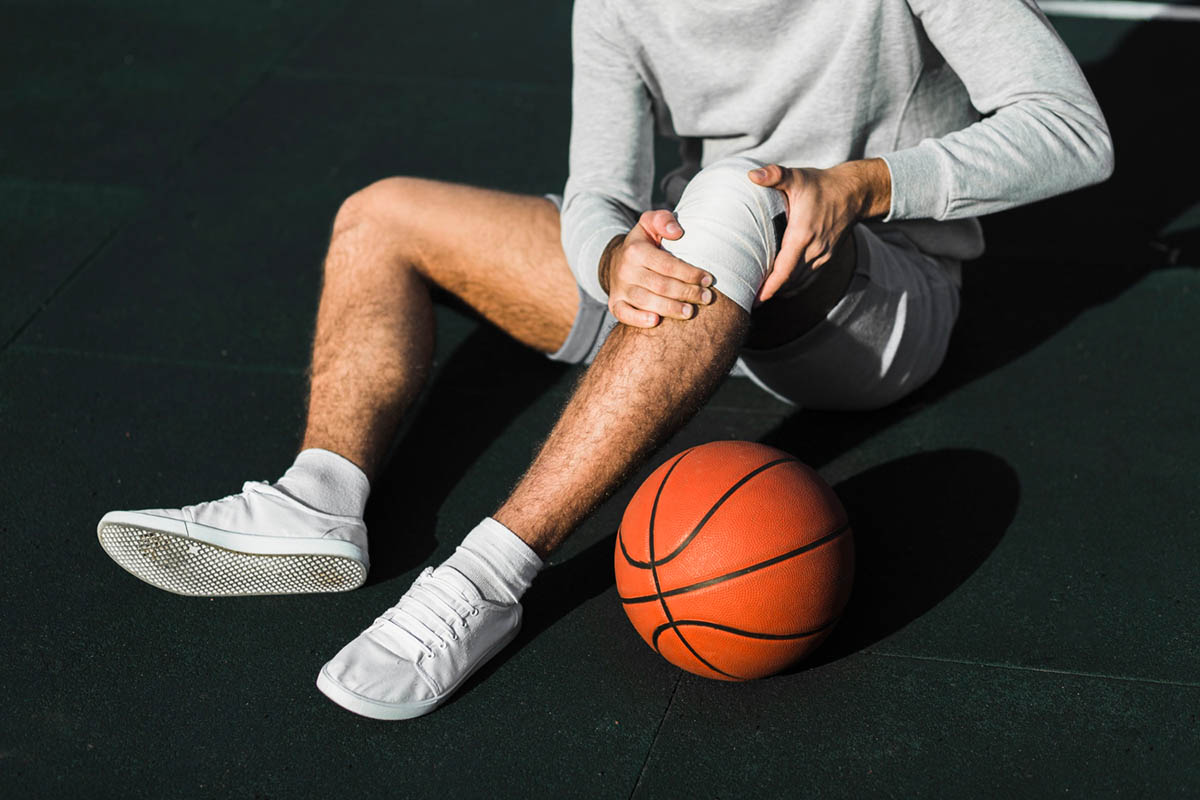 Common Causes of Basketball Knee Pain & How to Manage Them